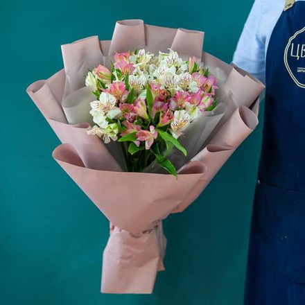 Букет из 15 альстромерий в упаковке