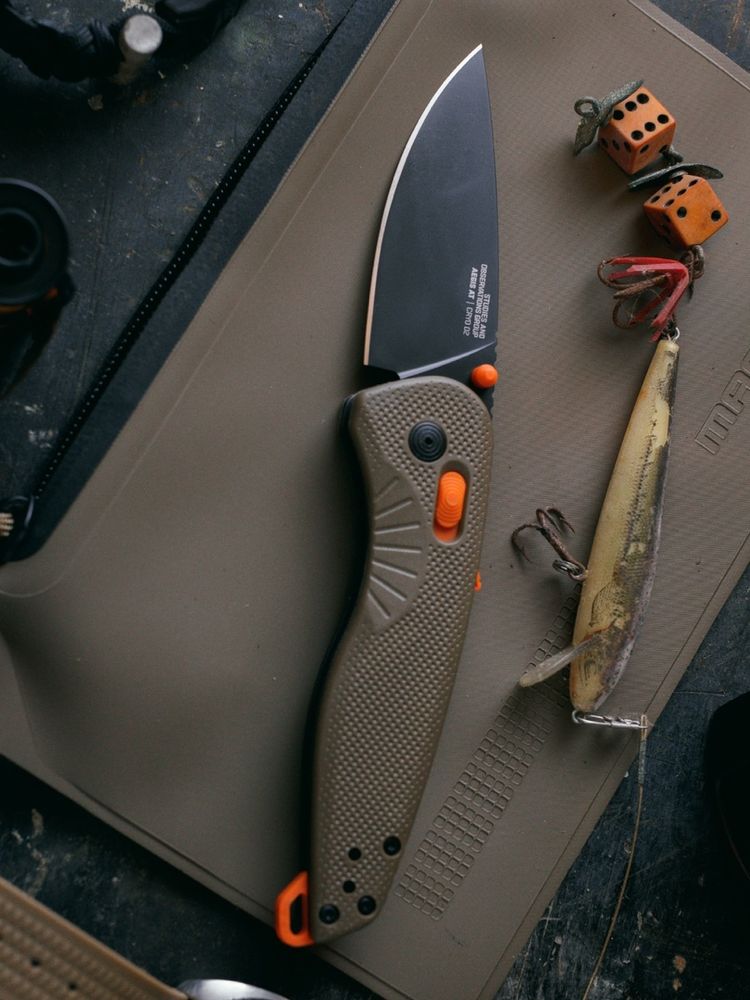 Нож SOG 11-41-06-41 Aegis MK3 Tan - Blaze