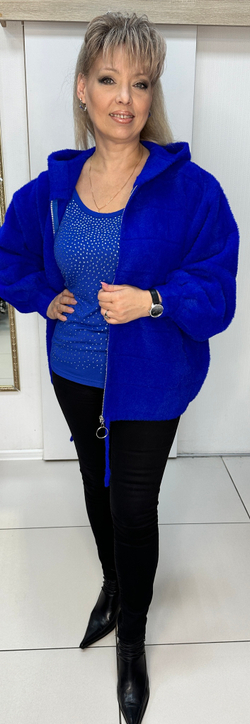 Теплый жакет-куртка из альпака с капюшоном в цвете электрик