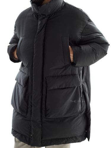 Удлиненный черный пуховик с карманами