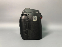 Nikon D90 1800 кадров пробега.