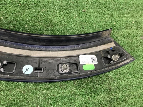 Накладка двери задняя правая Audi E-tron (18-23)