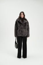 Двусторонняя чёрно-серая шуба-дублёнка