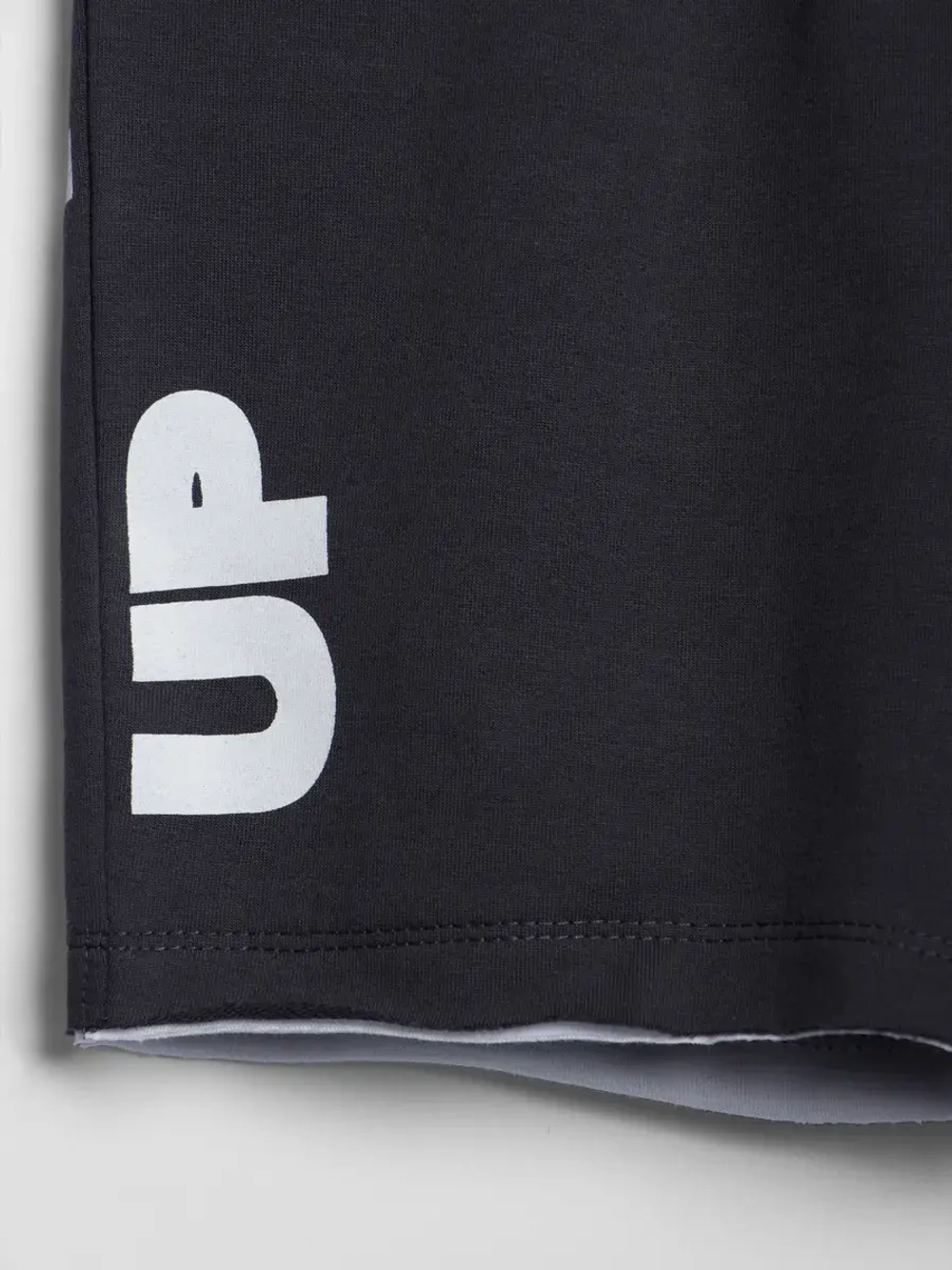 Спортивные шорты для мальчика на лето