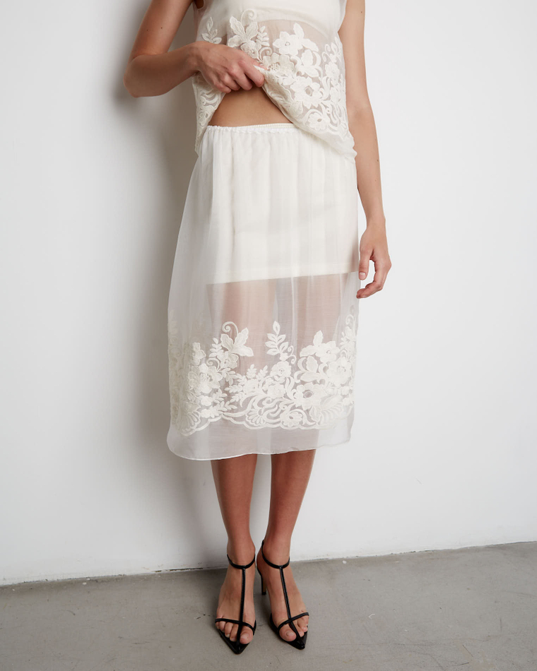 Юбка из шелка с вышивкой молочный
