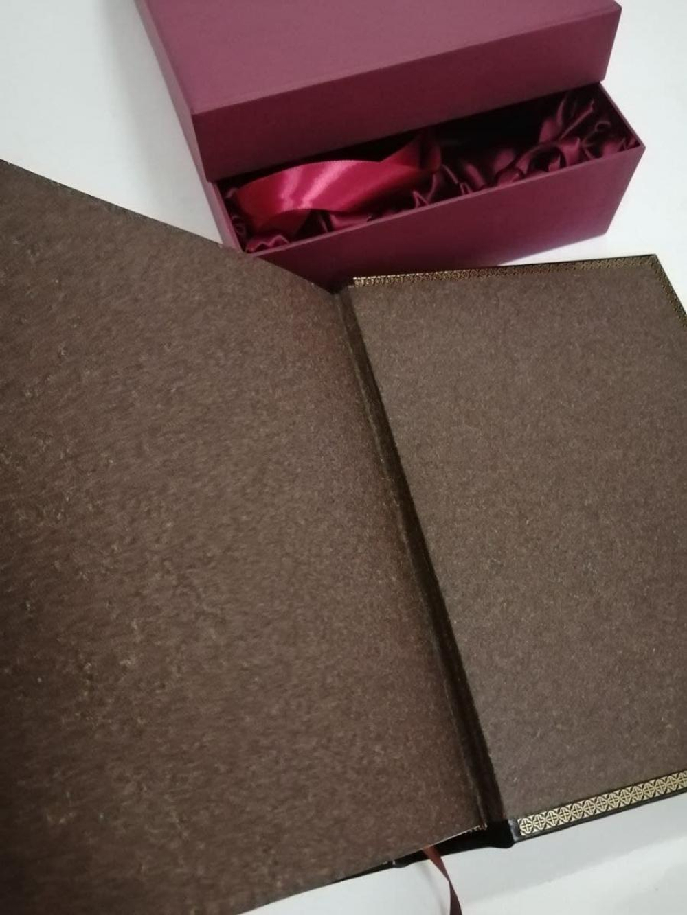 "Александр (Великие имена)" Книга подарочная в кожаном переплете