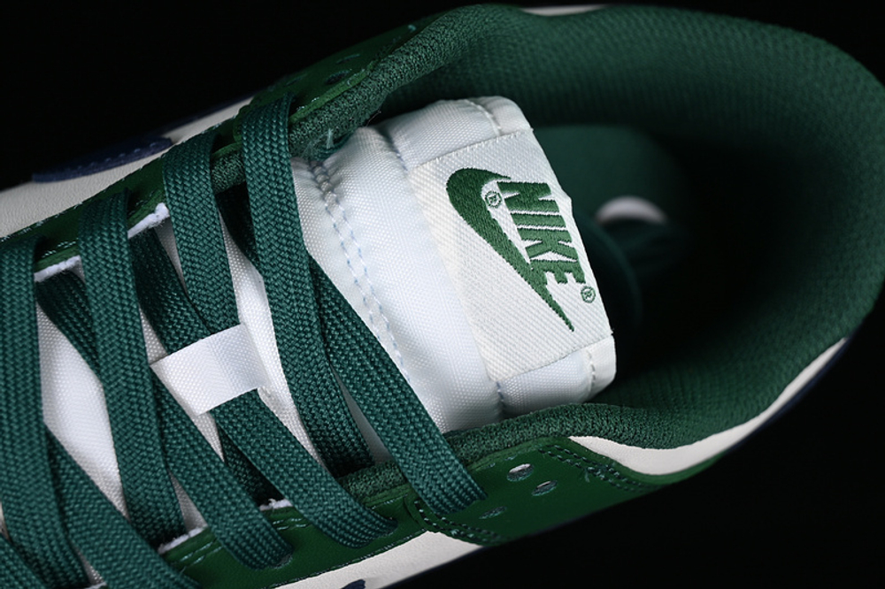 Nike Dunk Low "Gorge Green"
