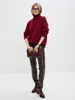 Бордовый свитер