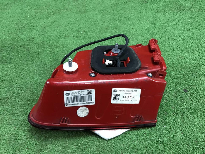 Фонарь левый внутренний Porsche Macan (2014-2018)