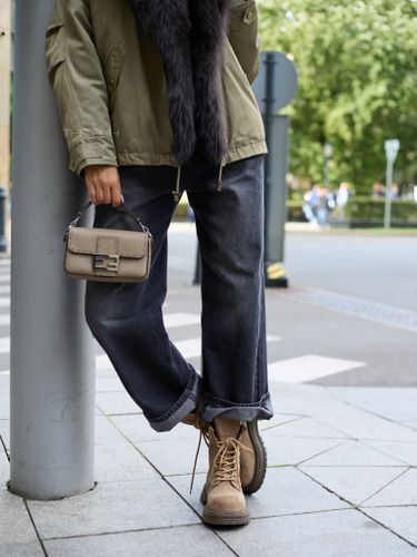 Пуховая парка цвета хаки с мехом лисы