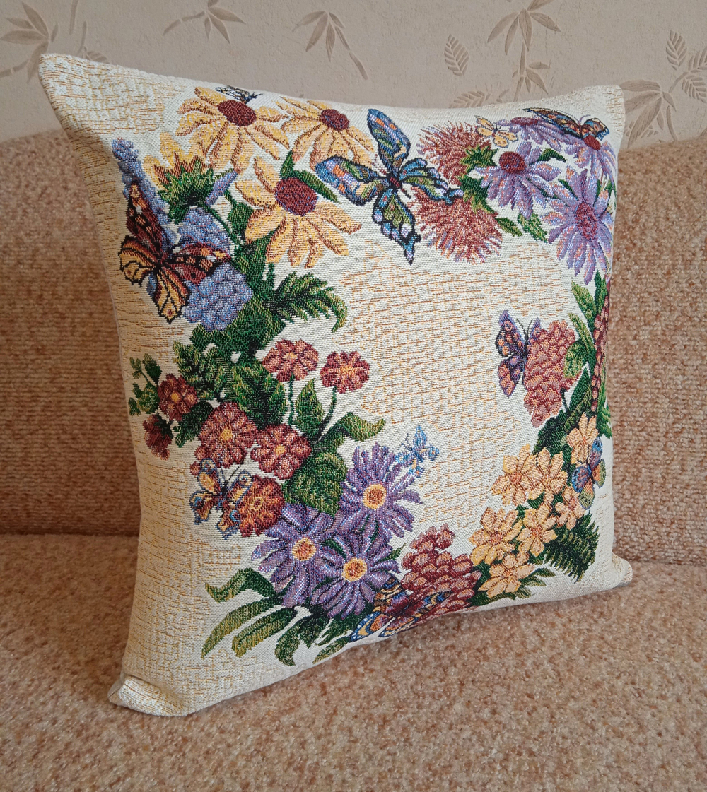 Декоративный гобеленовый чехол Веночек 47х47