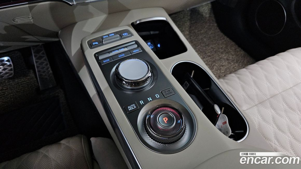Genesis GV70 2.5T Бензин 2WD (07.2023)