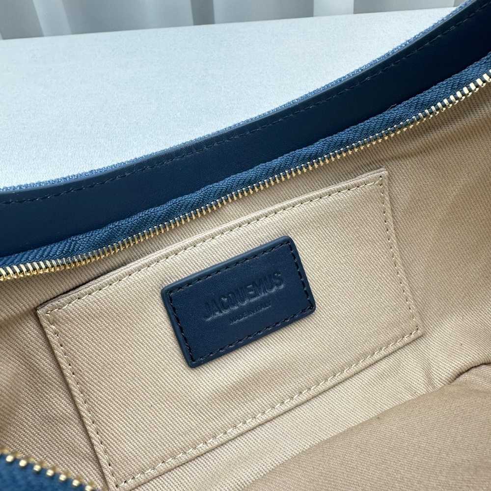 Jacquemus Le Bisou 27 cm