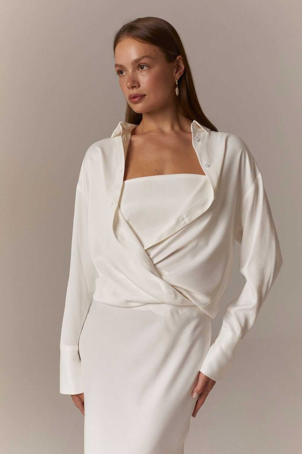 Рубашка атласная белая