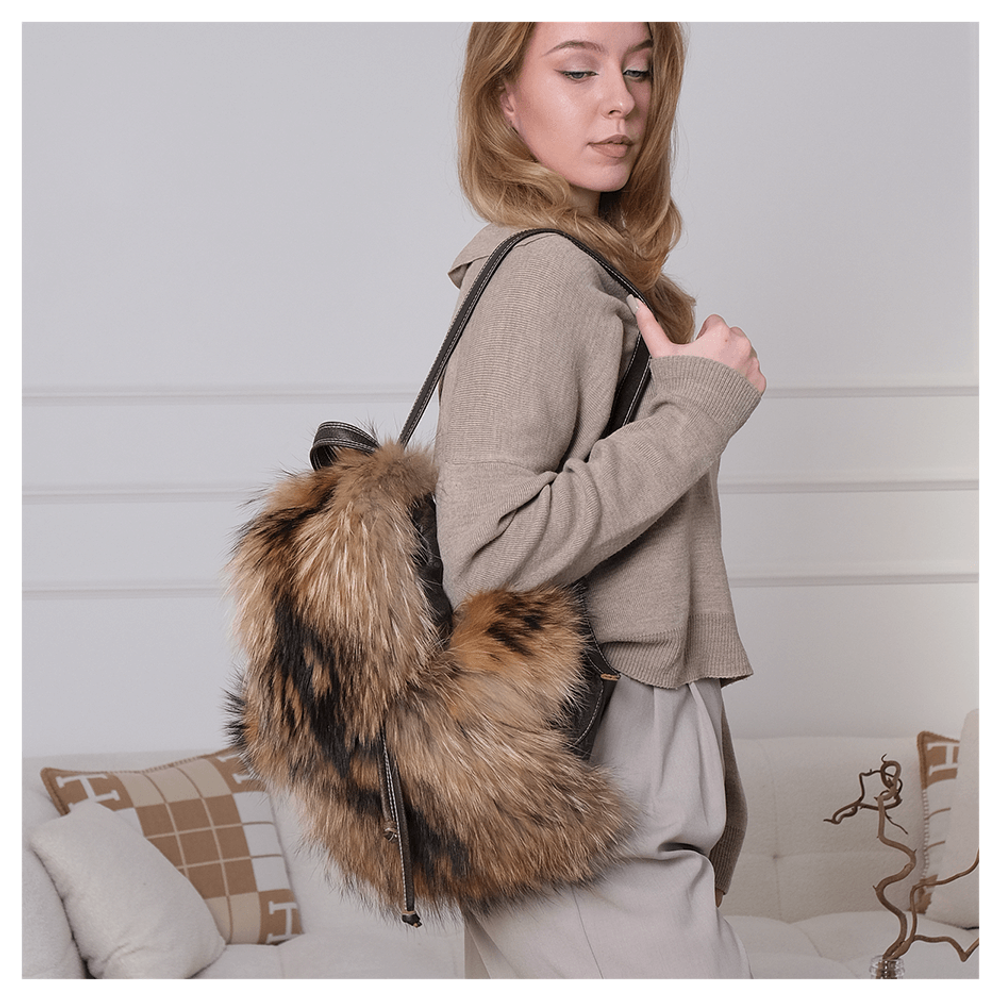 Меховой рюкзак «Пушистый из енота»