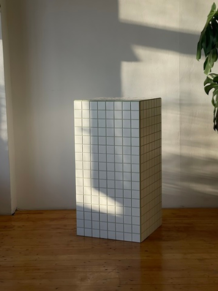 OI OI “2Cube” Постамент из плитки