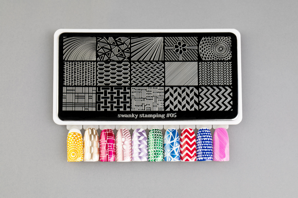 дизайн стемпинг на ногтях