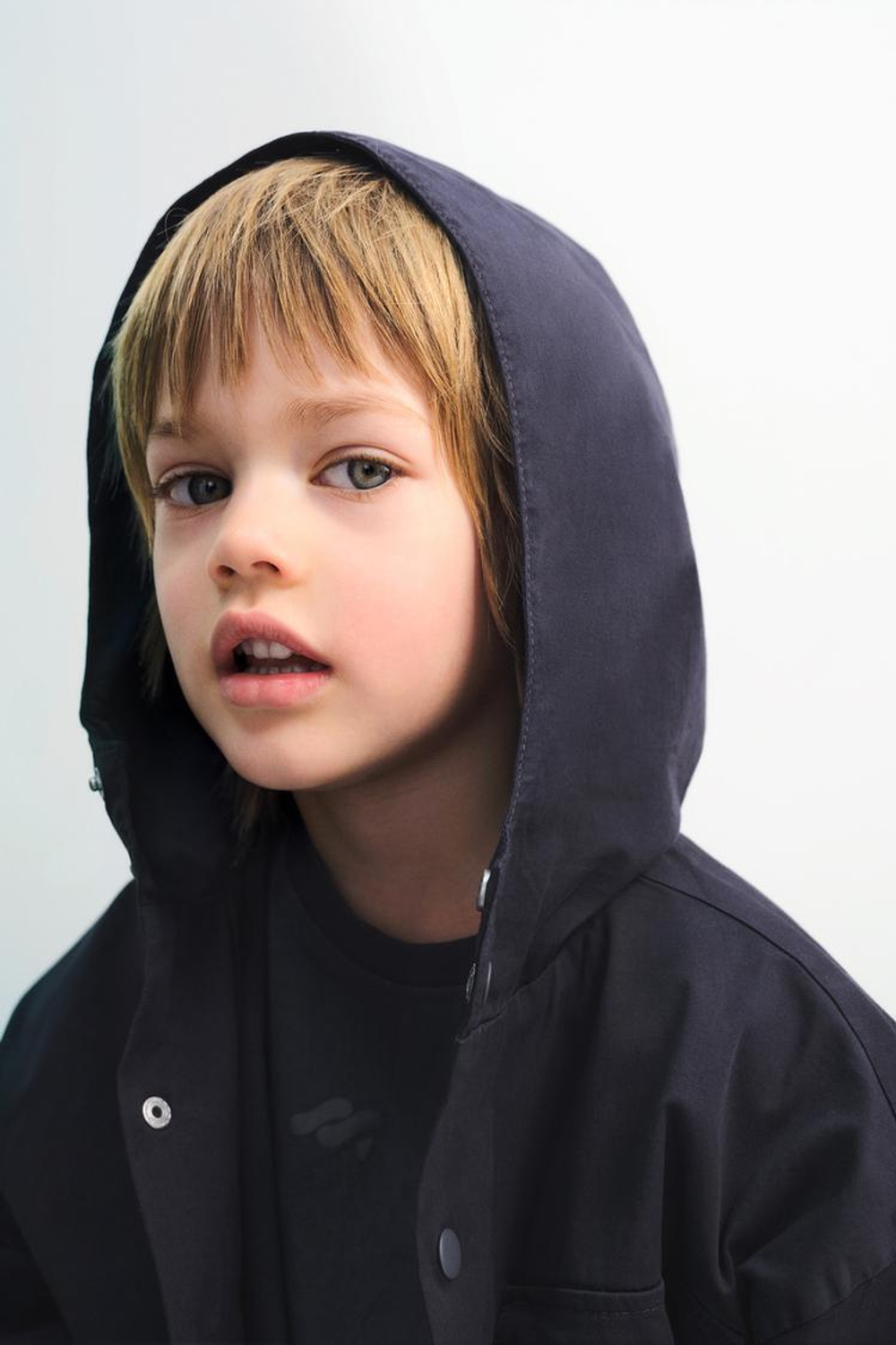 ZARA КУРТКА С КАПЮШОНОМ И ЛОГОТИПОМ, АНТРАЦИТОВО-СЕРЫЙ