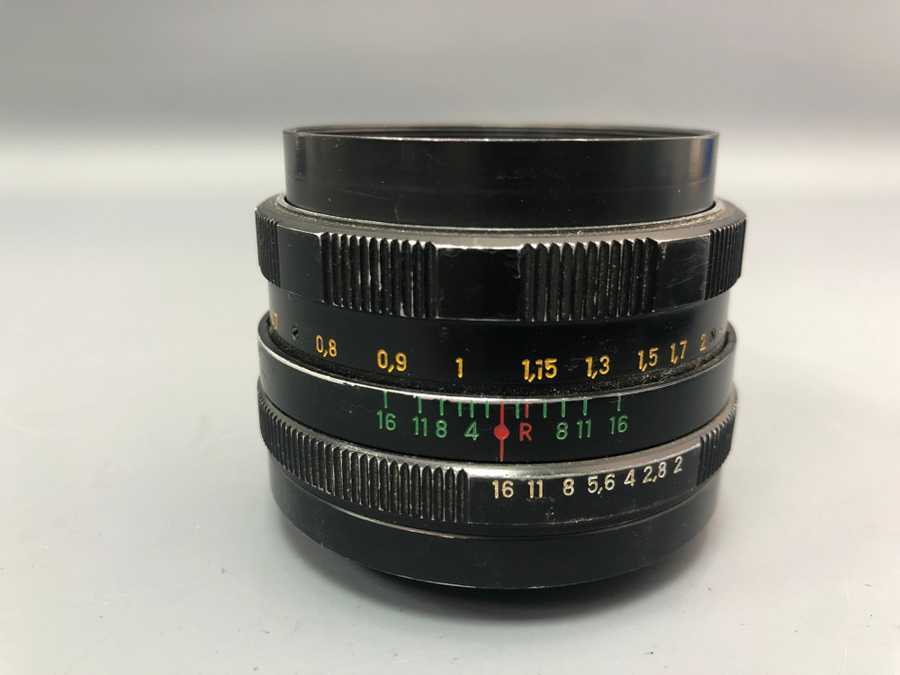 Helios-44M с тугой прокруткой фокусировочного кольца.