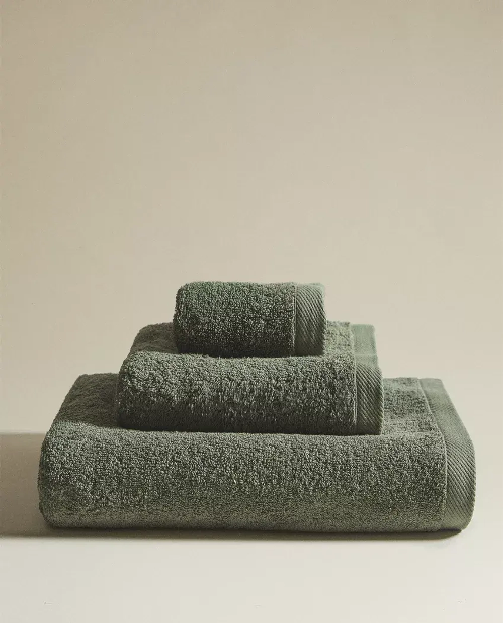 ZARA HOME ОДНОТОННОЕ ПОЛОТЕНЦЕ, ЗЕЛЕНЫЙ