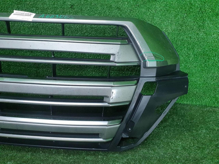 Решетка радиатора Toyota Land Cruiser 200 (2015-2021)