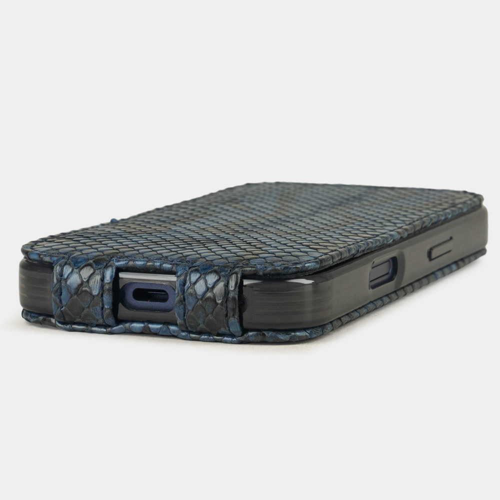 Чехол для iPhone 17 Pro Max кожаный, питон синего цвета