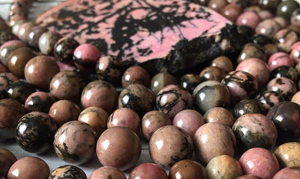 Самая распространенная подделка родонита Самая распространенная подделка родонита