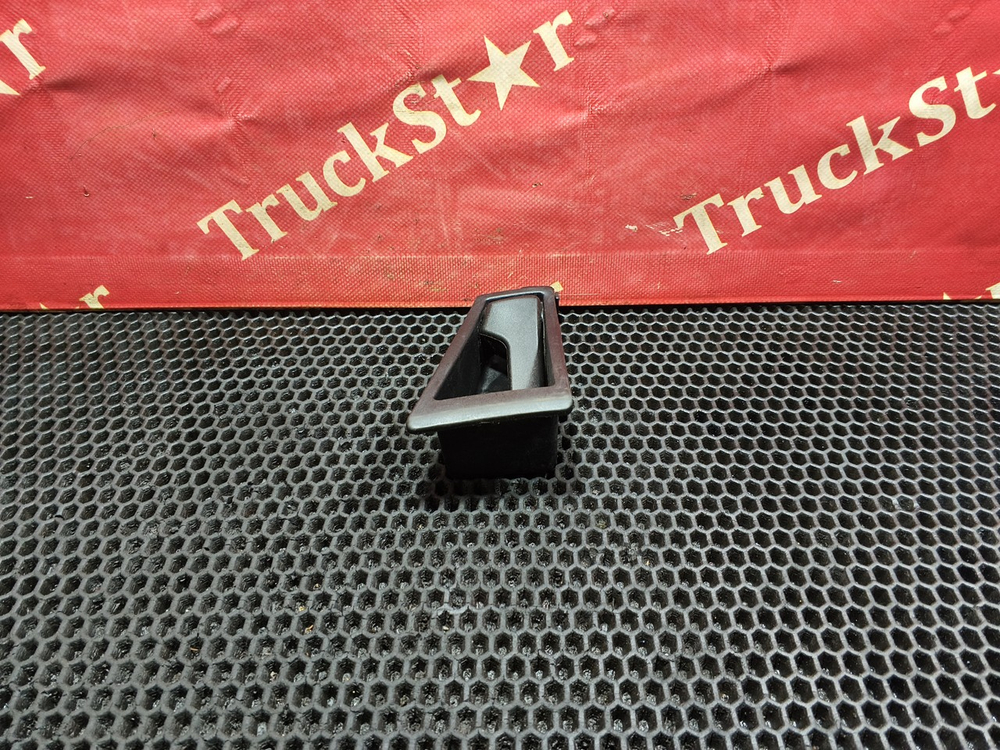 Ручка двери внутренняя правая 2022г.