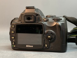 Nikon D40 kit 18-55mm 3.5-5.6G II ED 8.800 кадров