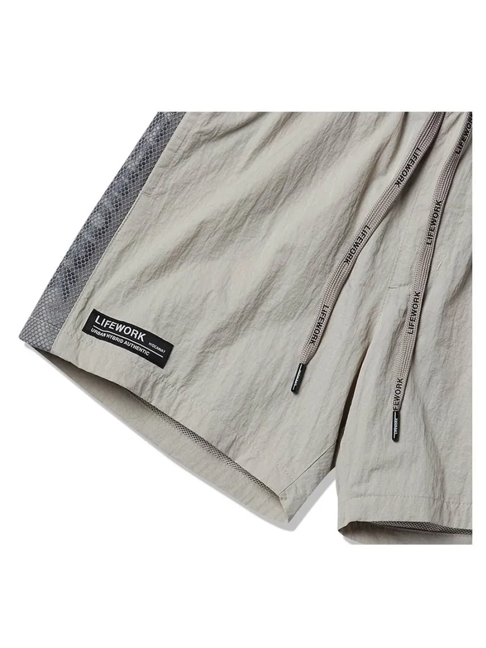 Шорты нейлоновые с сетчатыми полосками