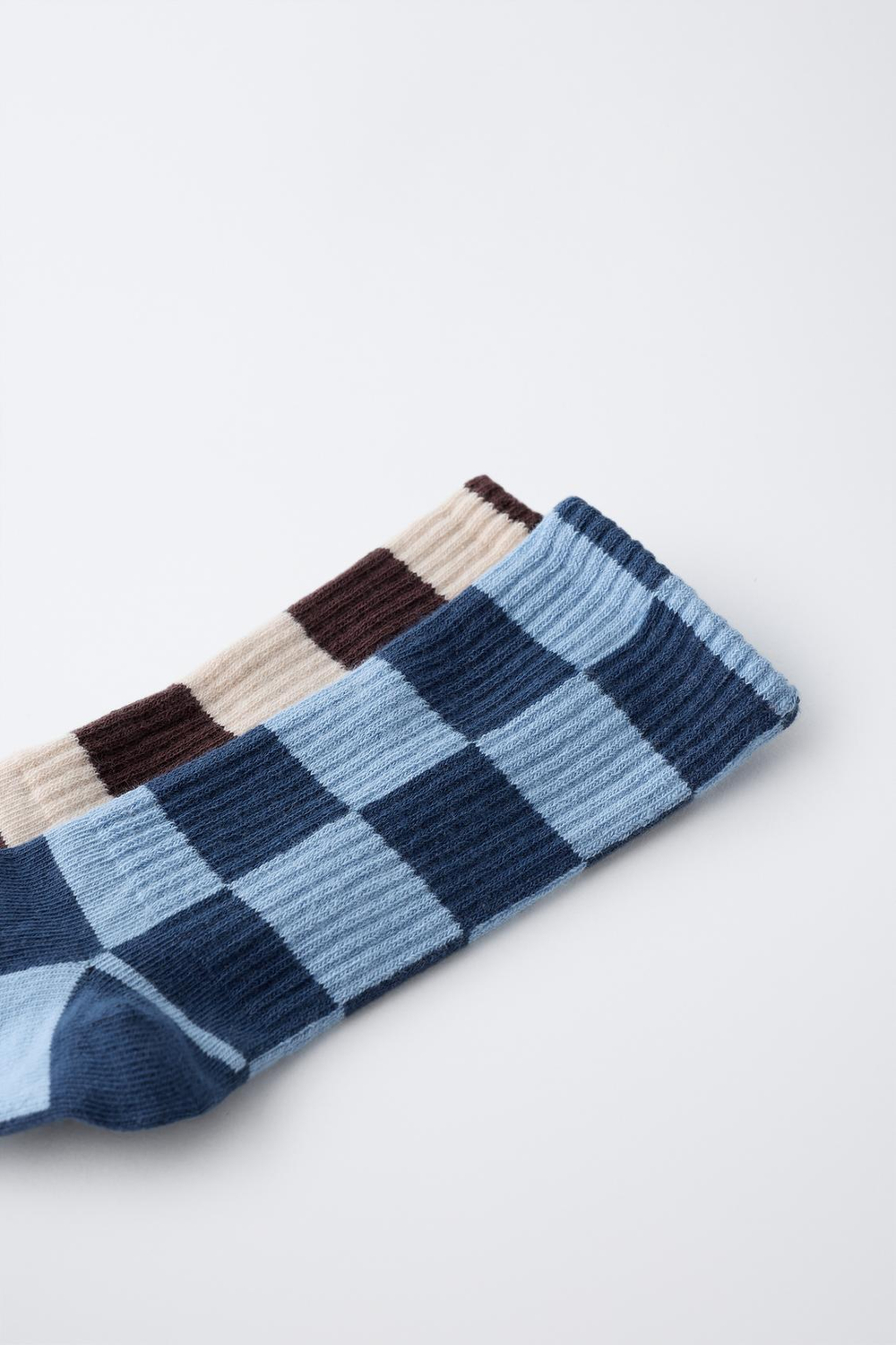 ZARA НАБОР ИЗ ДВУХ ПАР ВЫСОКИХ НОСКОВ В КЛЕТКУ, КОРИЧНЕВО-СИНИЙ