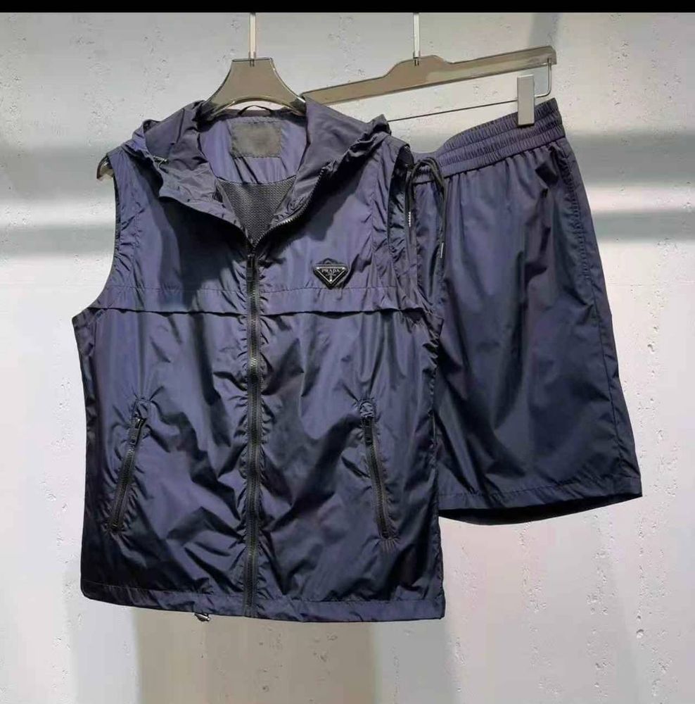 Прогулочный костюм Prada