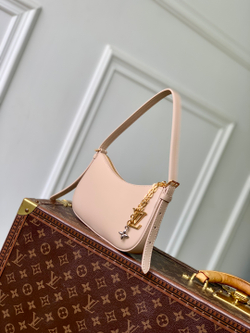 Louis Vuitton Pochette LV Bloom
