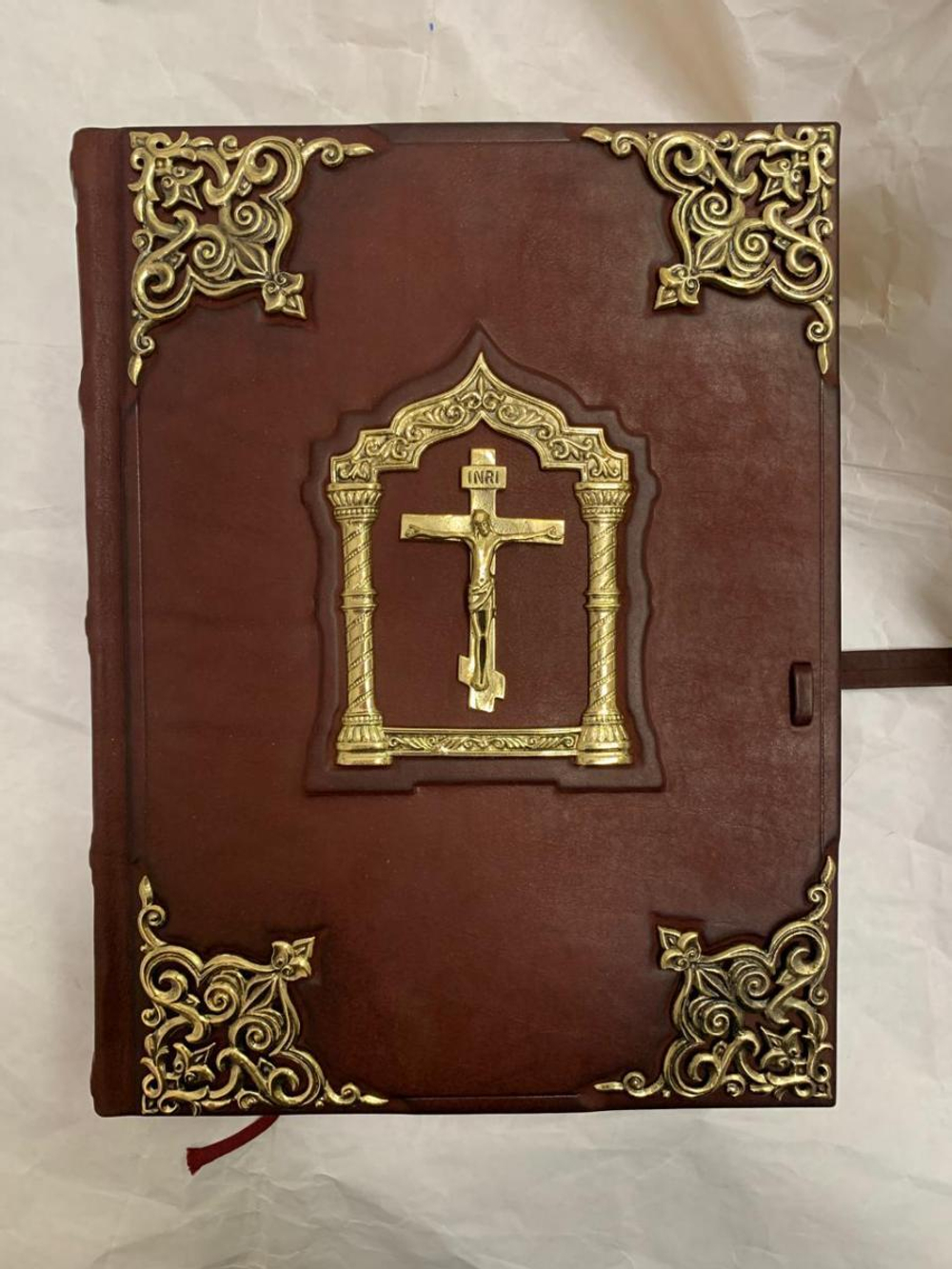 "Большая Библия" Книга в кожаном переплете с литьем