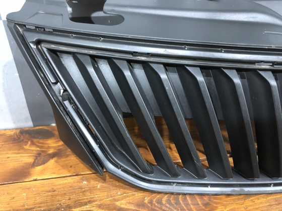 Решетка радиатора Skoda Rapid 1 12-20 Б/У Оригинал 5JA853668