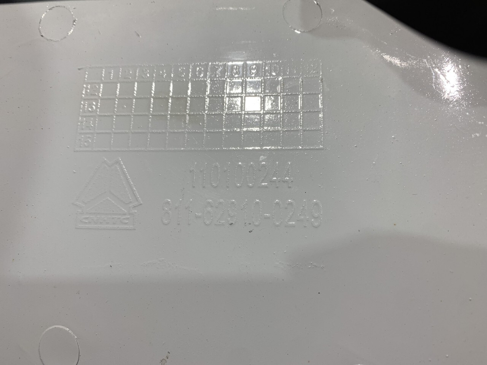 Спойлер кабины верхний левый 2023г.