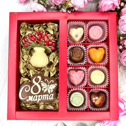 Шоколадный подарок "С 8 марта. Ваза с тюльпанами": шоколадка-надпись, фигурка и 8 конфеты ручной работы