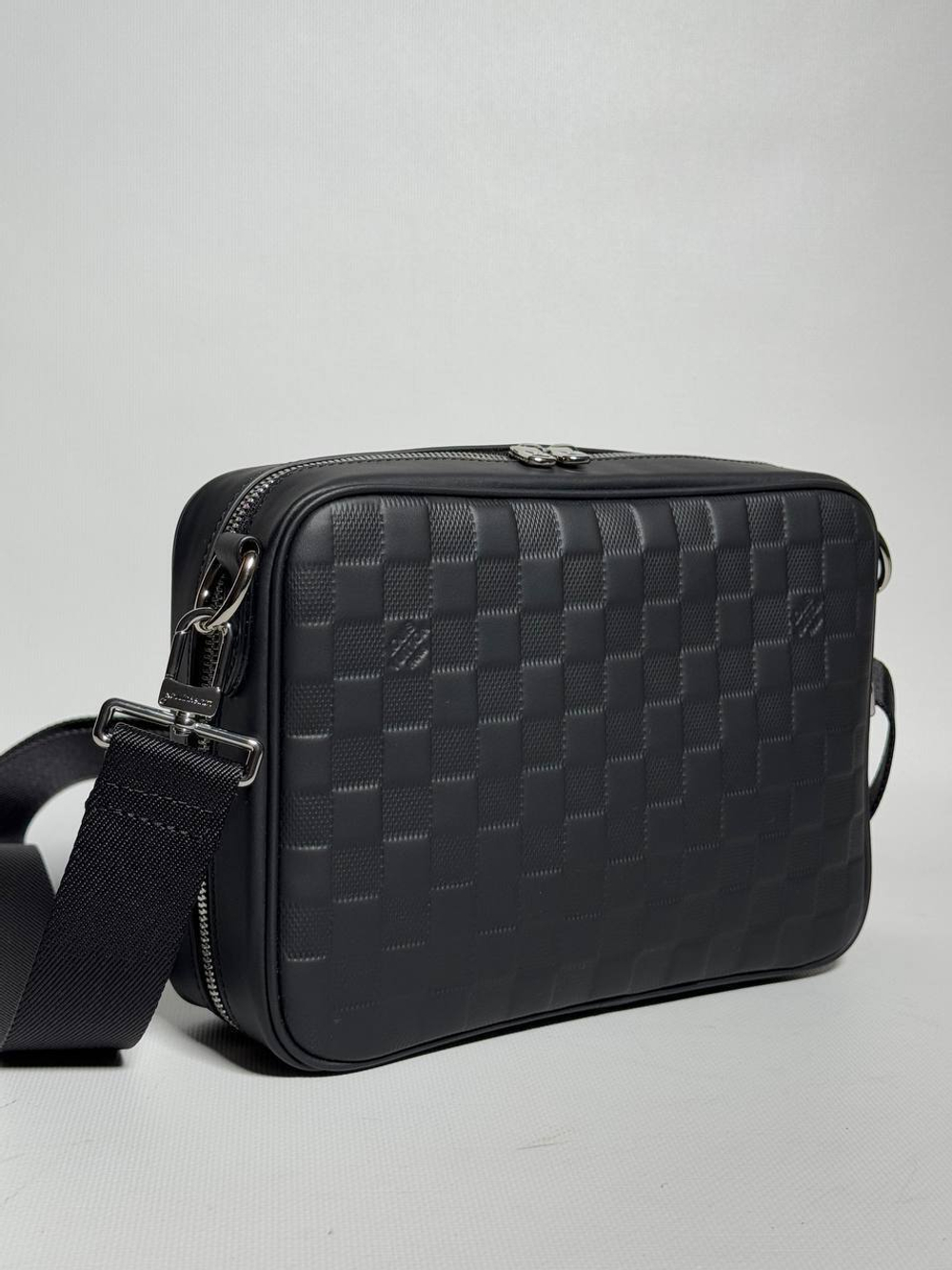 Сумка-мессенджер Louis Vuitton