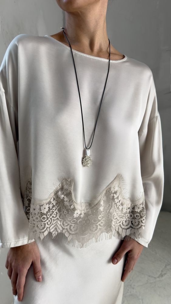 серебристый