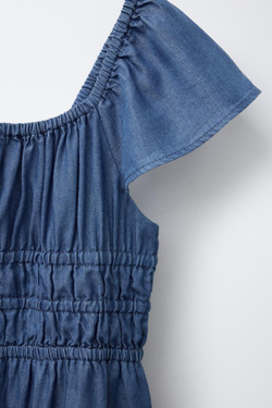 ZARA ДЖИНСОВОЕ ПЛАТЬЕ СТРУЯЩЕГОСЯ КРОЯ С ЭЛАСТИЧНОЙ ДЕТАЛЬЮ, СИНИЙ