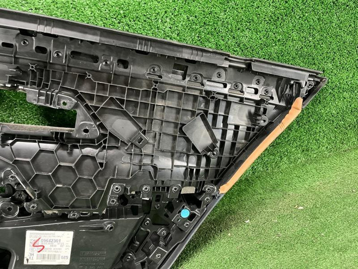 Обшивка двери задняя левая BMW 3er G20 (2018-н.в.)