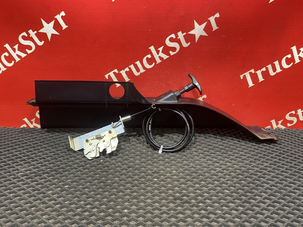 Накладка ручки бардачка правая 2018г