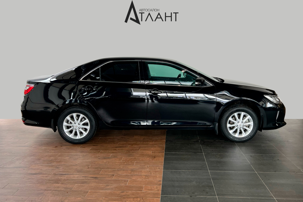 Toyota Camry, 2015 год