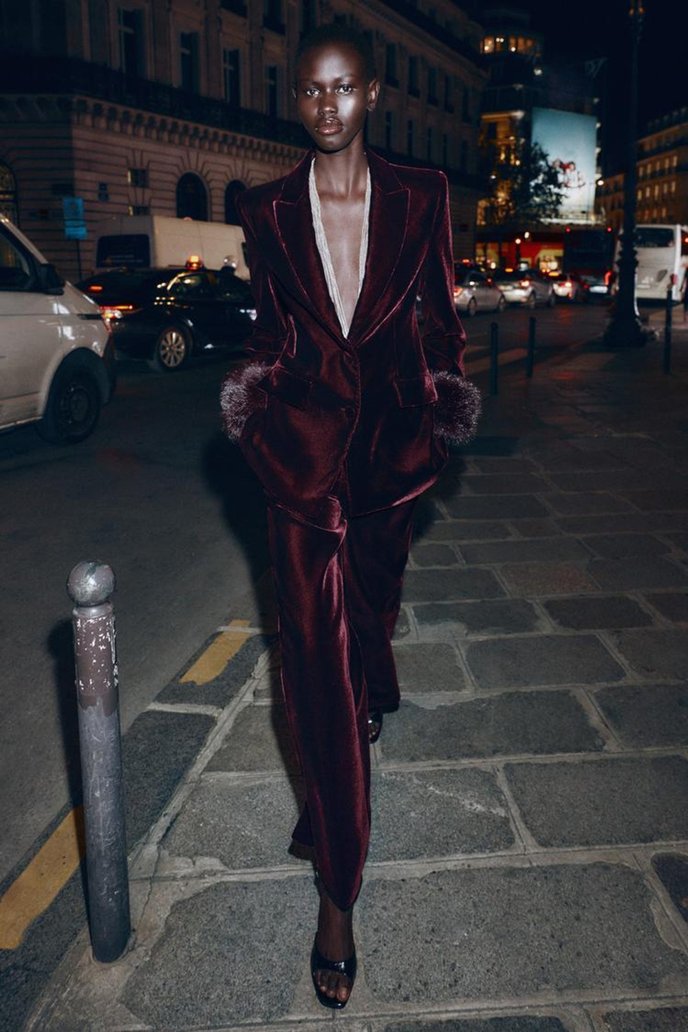 ZARA БЛЕЙЗЕР ИЗ БАРХАТА С МАНЖЕТАМИ ИЗ ИСКУССТВЕННОГО МЕХ, ГРАНАТОВЫЙА