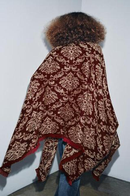 ZARA ДЛИННАЯ ЖАККАРДОВАЯ НАКИДКА, ГРАНАТОВЫЙ