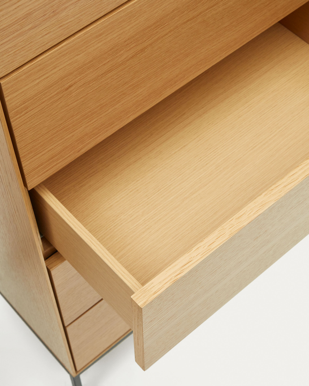 Vedrana Комод с 5 ящиками из дубового шпона со стальными ножками 60 x 114 см