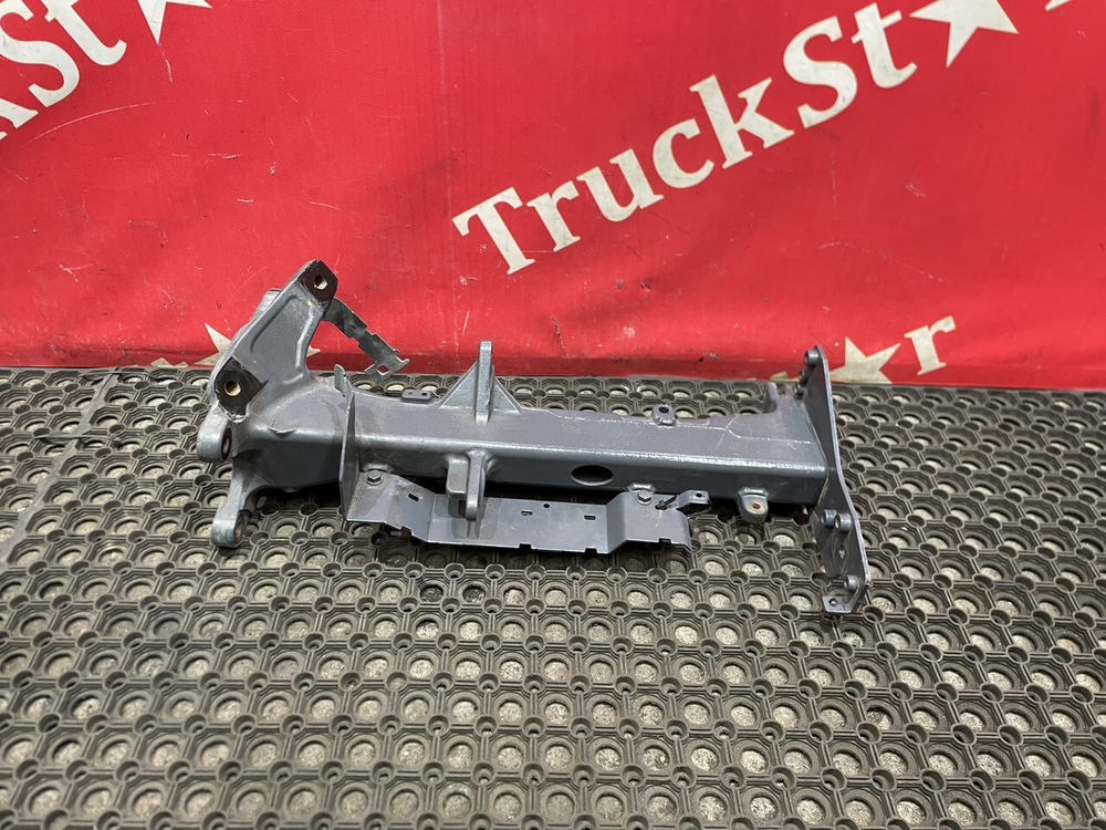 Кронштейн крыла переднего левый 2023г