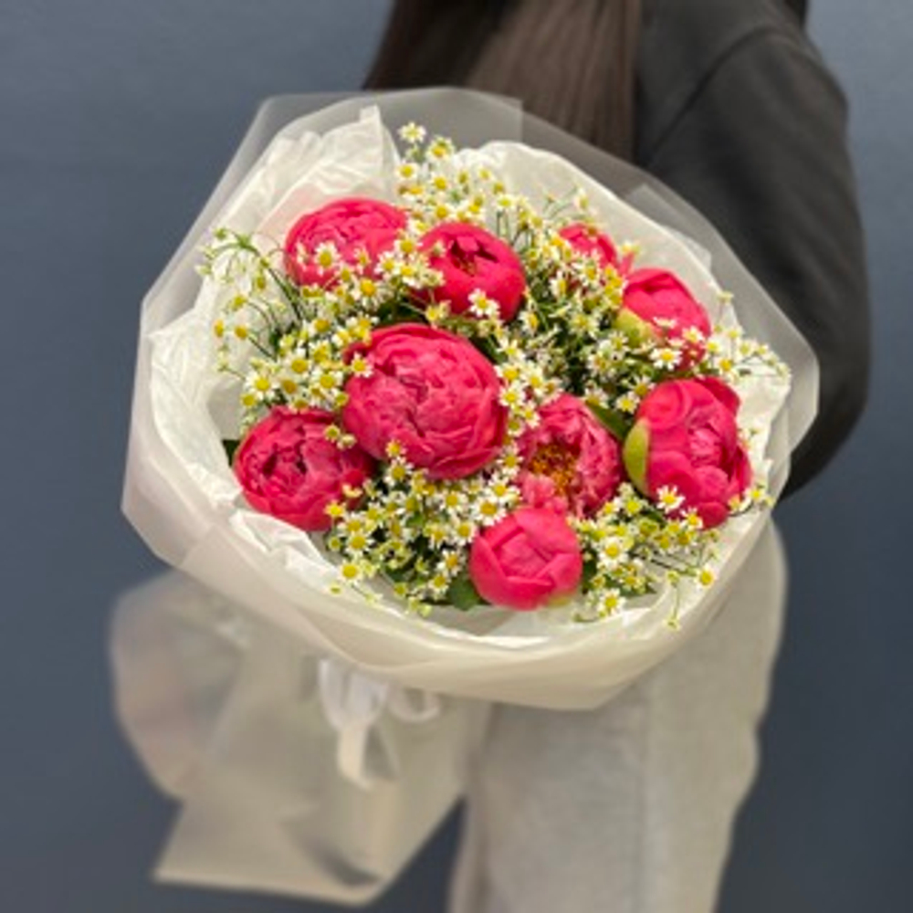 Букет "пион Корал Сансет и Матрикария" #73