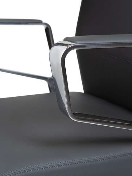 Кресло офисное Norden West серая кожа алюминиевая база