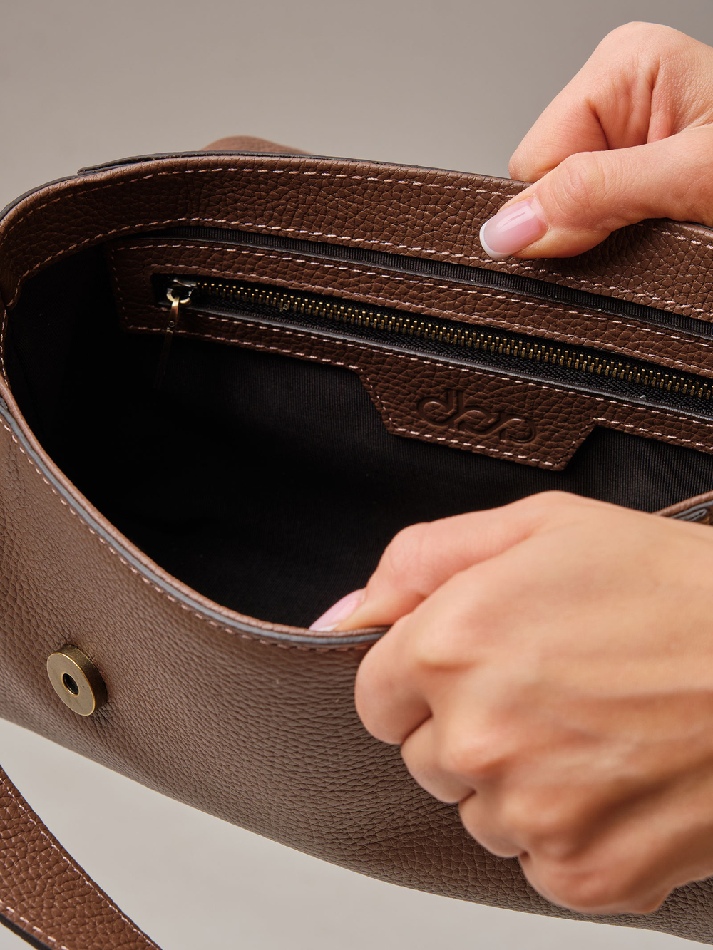 Кожаная сумка Nova DBR 31391 коричневый какао